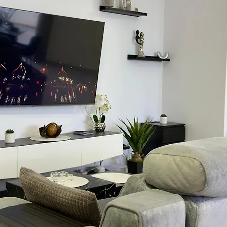 דירה Eva's Penthouse With Private Swimming Pool By Eldi Gzira