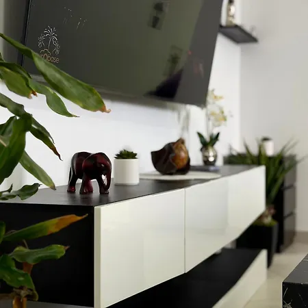 דירה Eva's Penthouse With Private Swimming Pool By Eldi Gzira