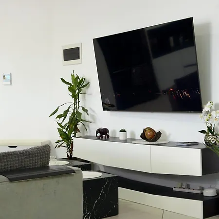 Eva's Penthouse With Private Swimming Pool By Eldi דירה *